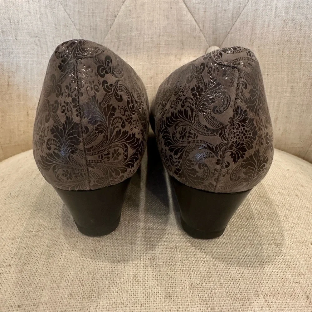 SAS Sofia Wedge Pump Gray Leather Shoes Made in Tuscany Italy Women’s 8 Paisley